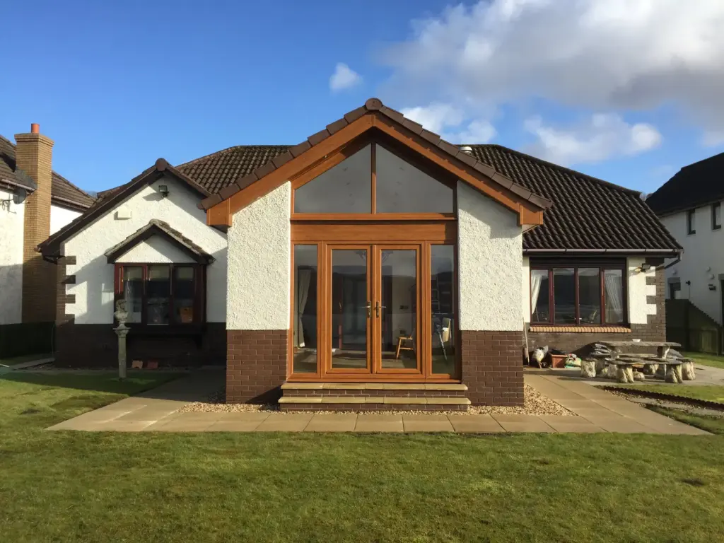 hoime extension with bifold doors